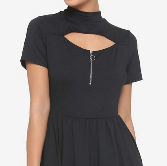 Sold. Hot Topic o ring keyhole skater dress - Picture 10 of 10